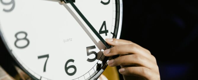 hand on the clock - tsheets time and labor audit