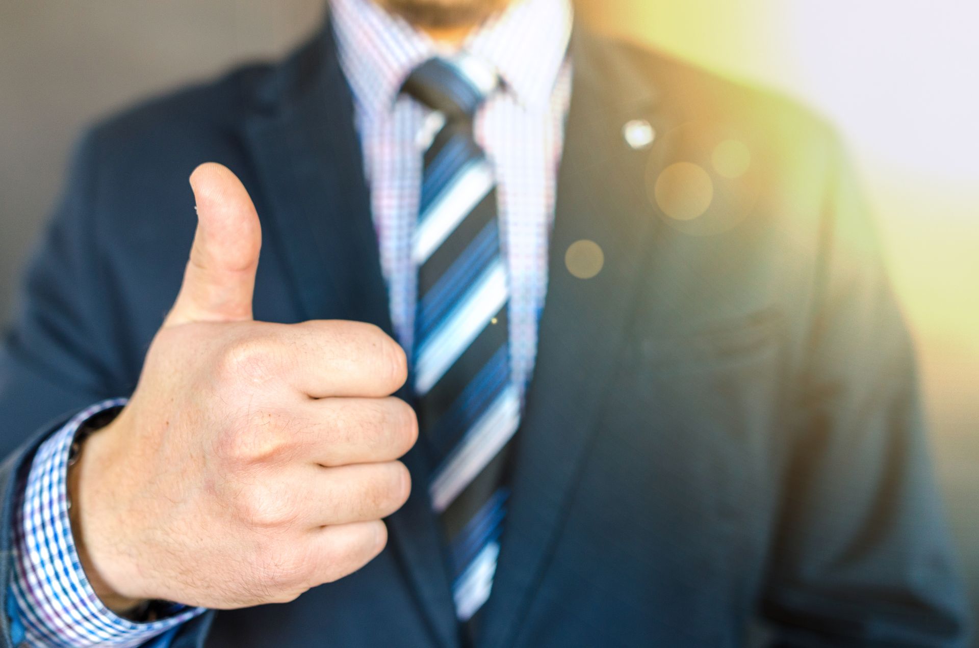 thumbs up - financial success with QB-LA